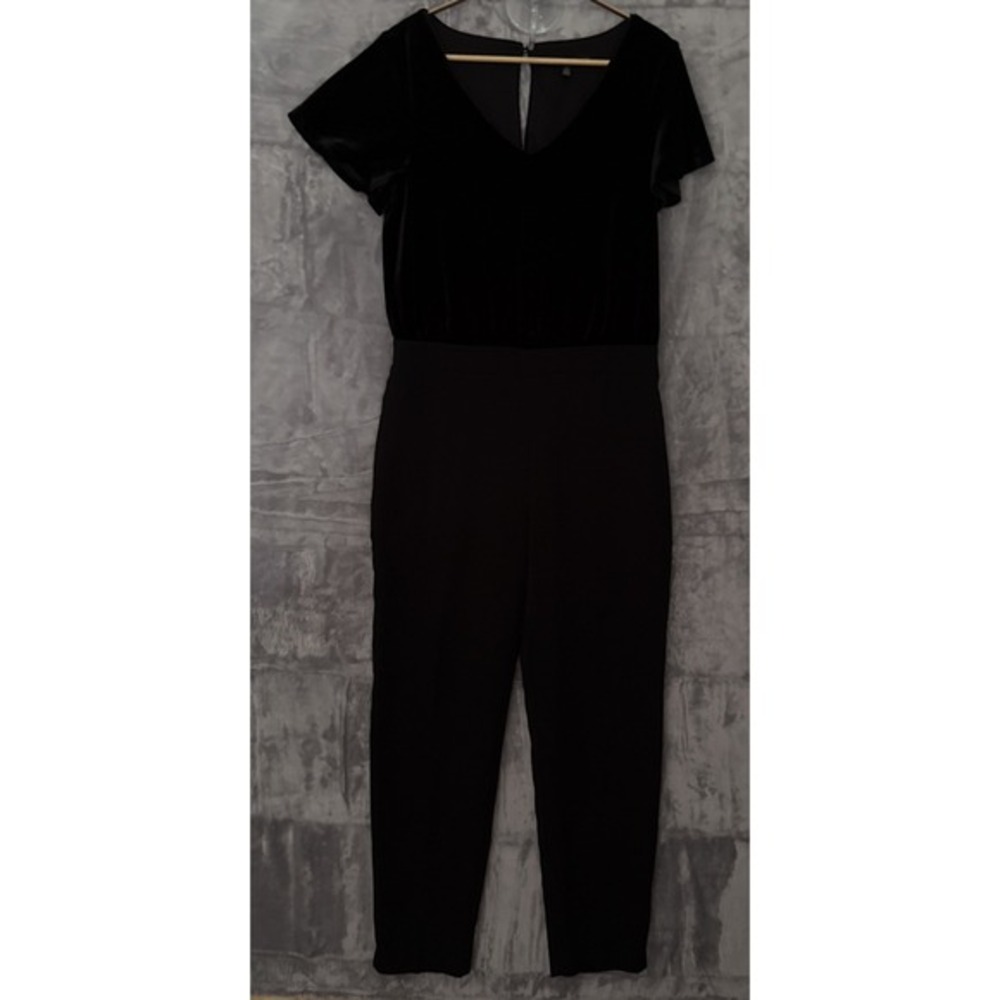 White House Black Market Velvet Black‎ Jumpsuit Romper Size 10 Classy Pant Suit